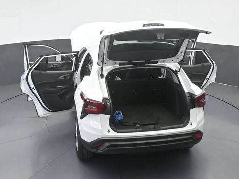 Used 2025 Chevrolet Trax LS FWD image 59