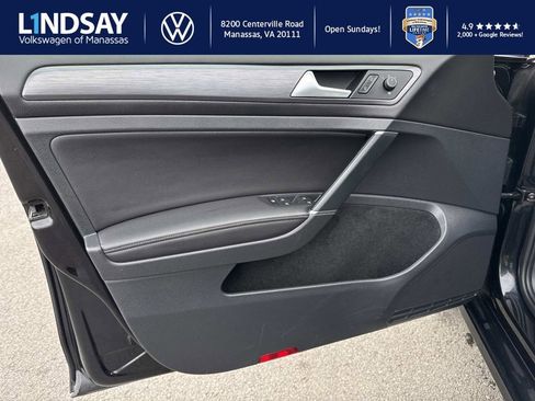 Used 2019 Volkswagen Golf SE image 8