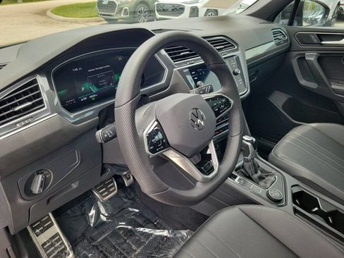 Used 2024 Volkswagen Tiguan SE R-Line AWD/4WD image 19