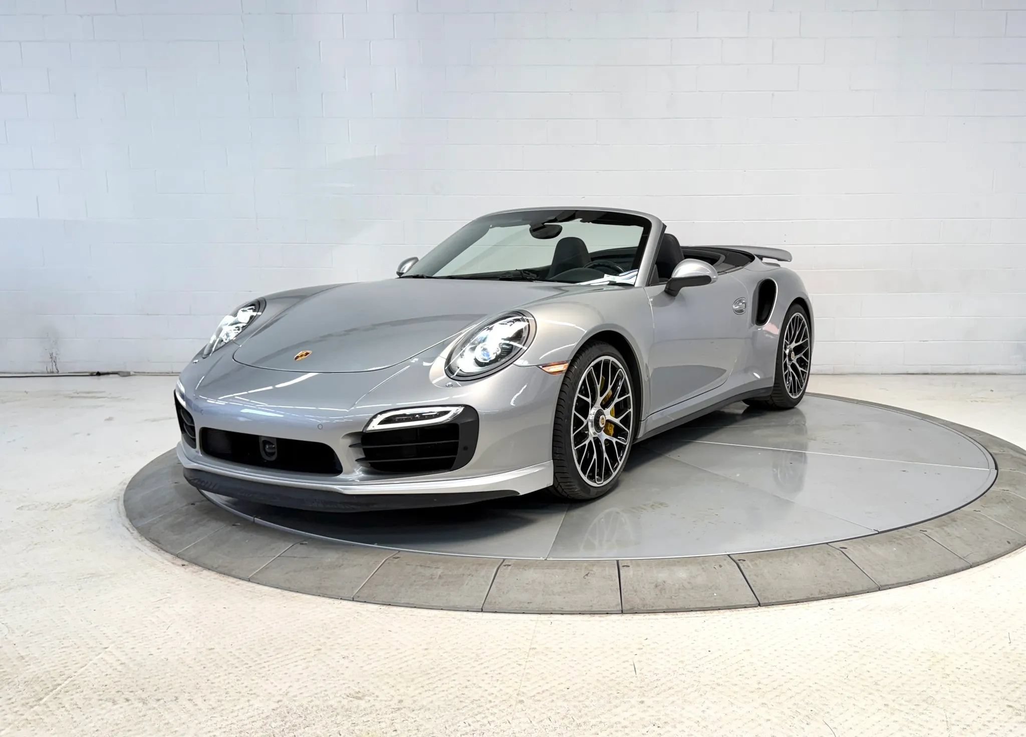 Used 2014 Porsche 911 Turbo S AWD/4WD image 2