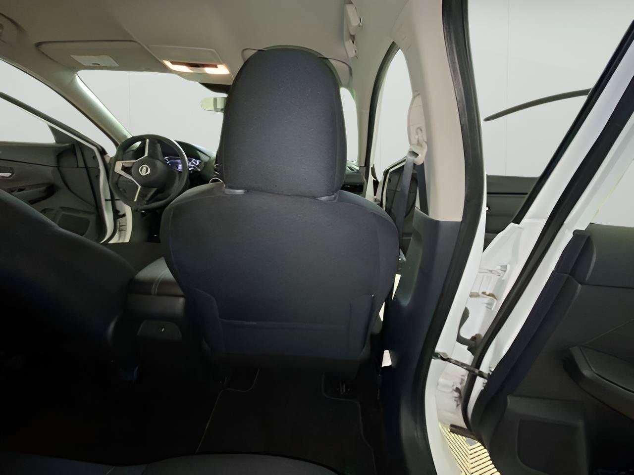 Used 2024 Nissan Sentra SV FWD image 40