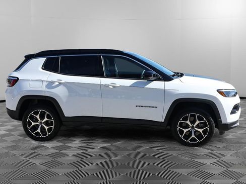 Used 2025 Jeep Compass Limited w/ Sun & Sound Group AWD/4WD image 8