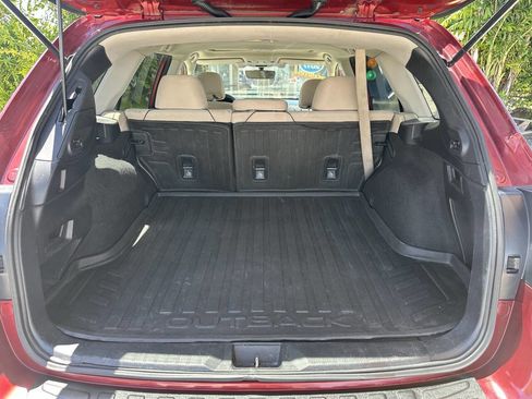 Used 2017 Subaru Outback 2.5i Premium image 7