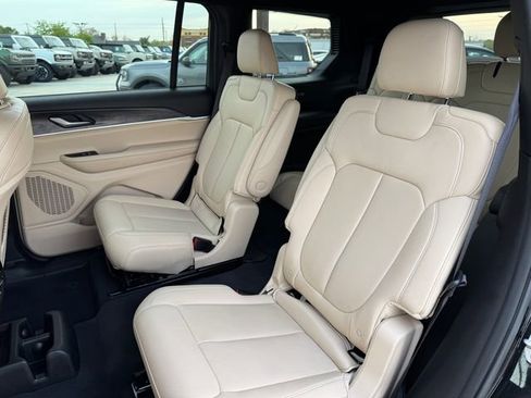 Used 2023 Jeep Grand Cherokee L Limited image 16