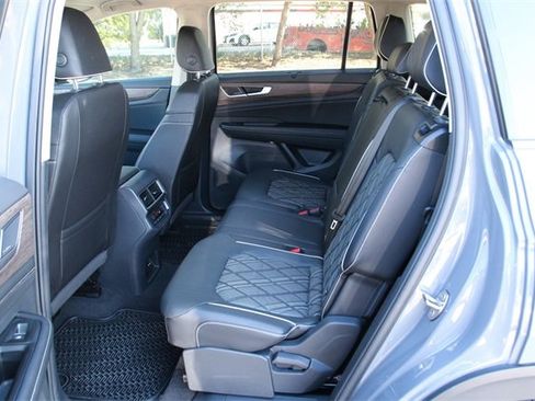 Certified 2025 Volkswagen Atlas SEL Premium R-Line image 32