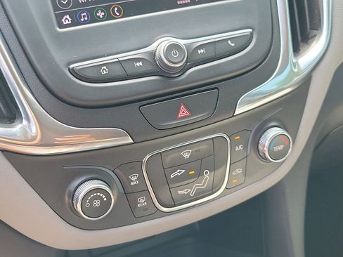 Used 2021 Chevrolet Equinox LS w/ LS Convenience Package FWD image 25