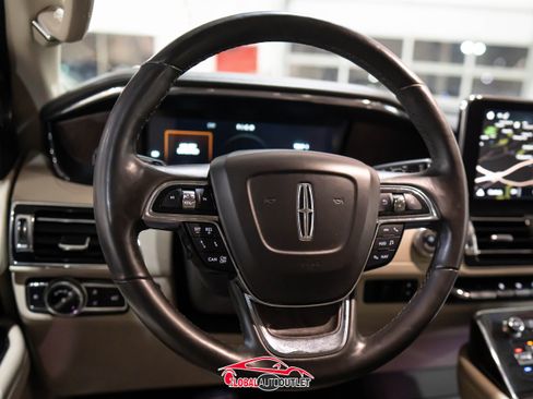 Used 2018 Lincoln Navigator Select w/ Technology Package image 25