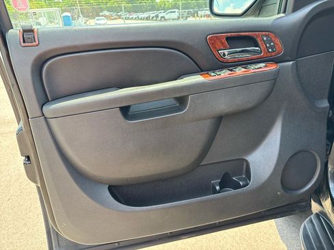 Used 2012 Chevrolet Avalanche LTZ AWD/4WD image 13