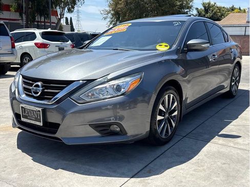Used 2016 Nissan Altima 2.5 SV w/ Convenience Package FWD image 5