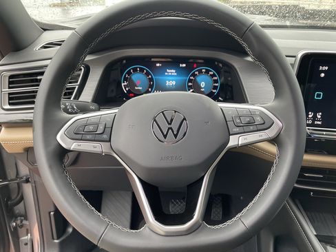 New 2026 Volkswagen Atlas Cross Sport SE FWD image 17