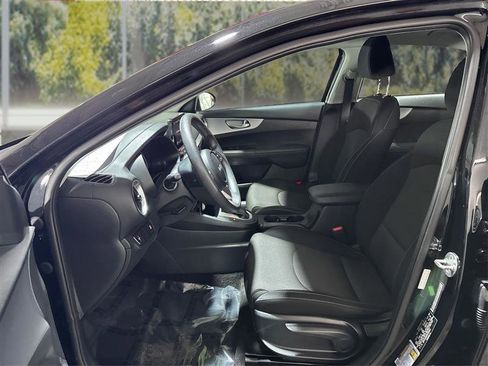 Used 2023 Kia Forte LXS image 9