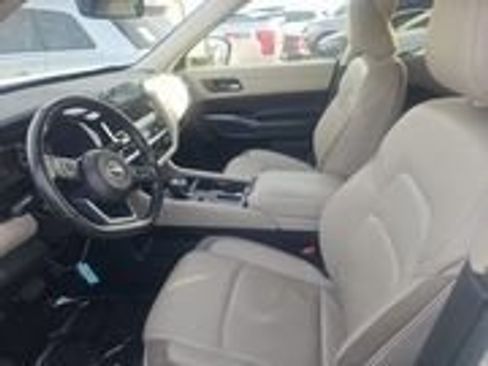 Used 2024 Nissan Pathfinder SL image 13