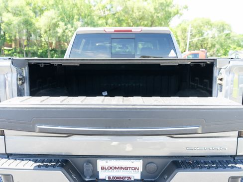 Used 2022 GMC Sierra 1500 Denali w/ Denali Premium Package AWD/4WD image 10