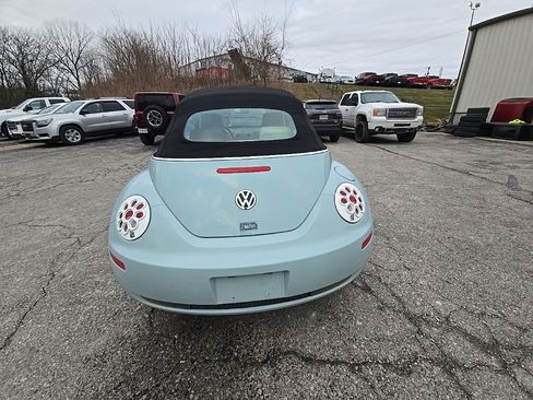 Used 2010 Volkswagen Beetle Convertible image 6