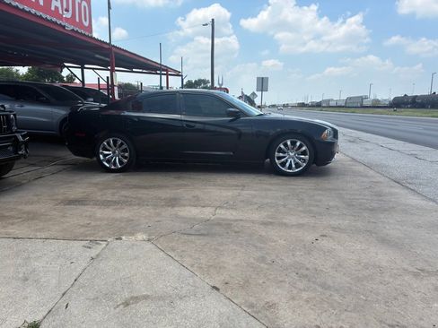 Used 2012 Dodge Charger SE RWD image 11