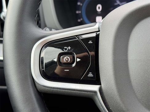 Certified 2025 Volvo XC60 B5 Plus image 19
