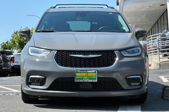 Used 2022 Chrysler Pacifica Touring-L FWD image 6