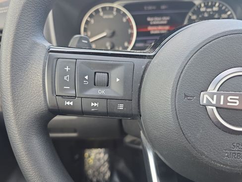 Used 2023 Nissan Rogue SV FWD image 16