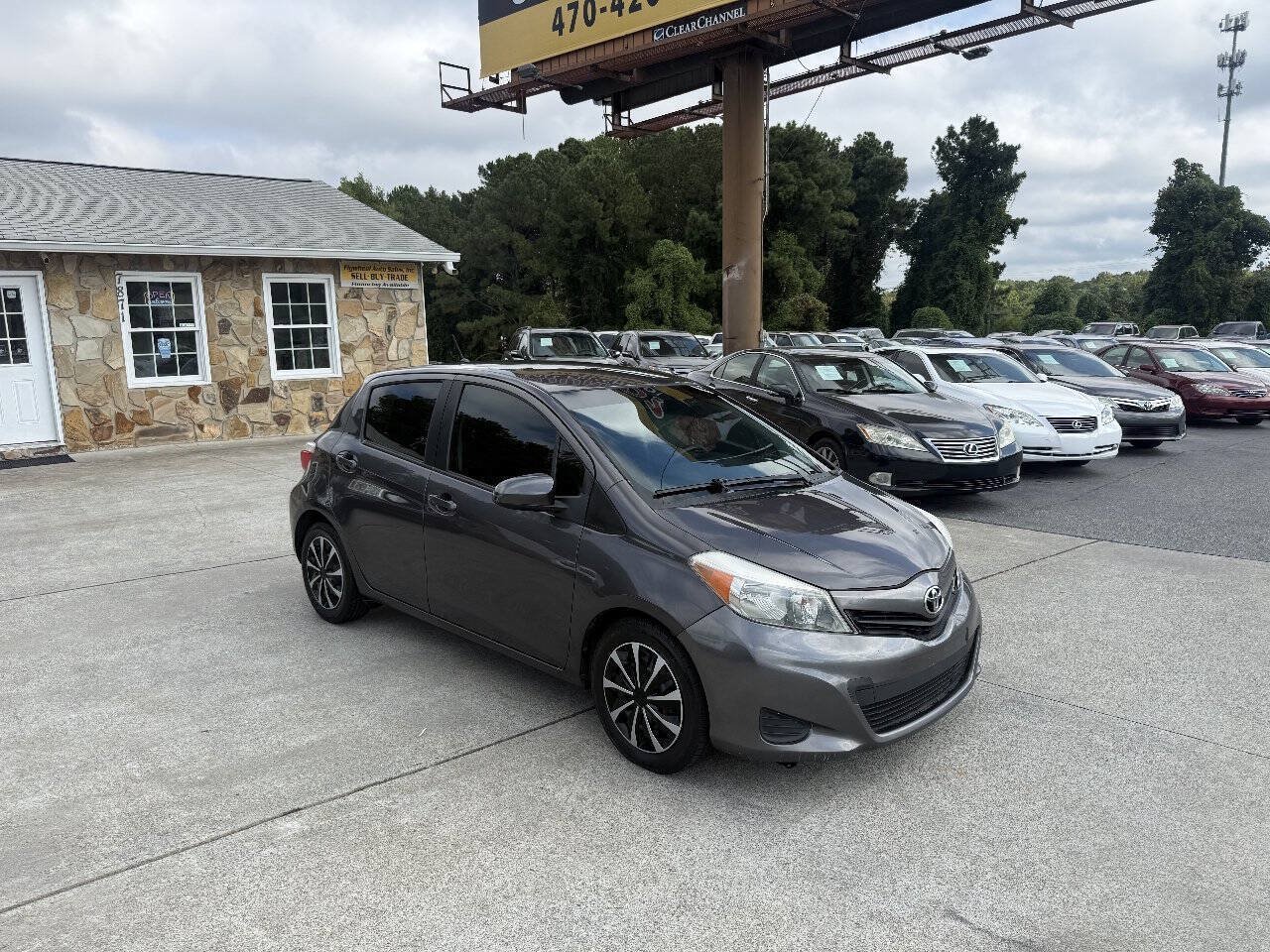 Used 2014 Toyota Yaris LE FWD image 9