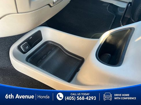 Used 2023 Chrysler Pacifica Touring-L FWD image 41