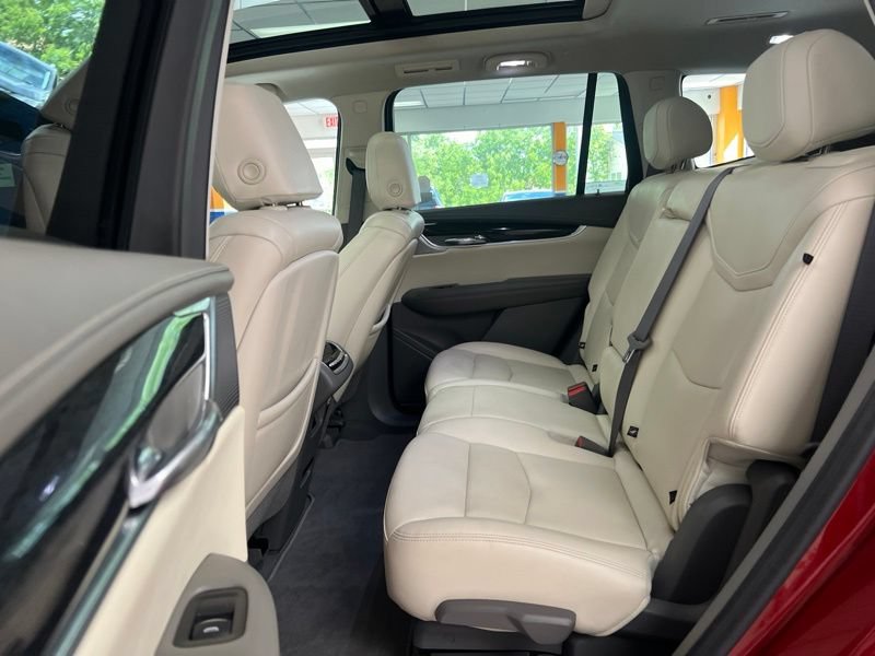 Used 2022 Cadillac XT6 Premium Luxury FWD image 14