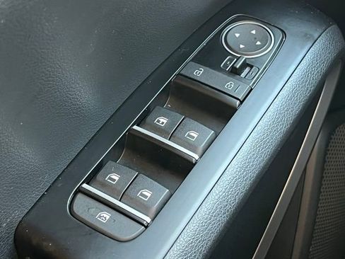 Certified 2025 Kia Soul LX w/ LX Technology Package image 32