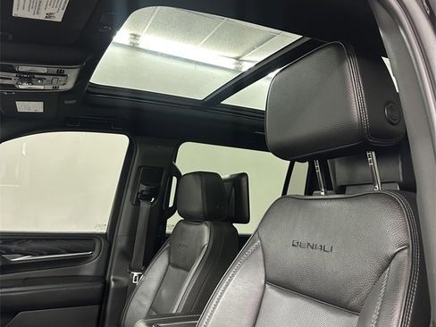 Used 2023 GMC Yukon XL Denali image 14