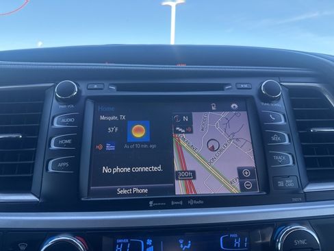 Used 2018 Toyota Highlander XLE image 35