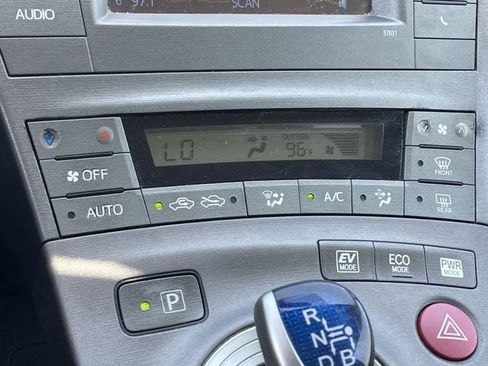 Used 2014 Toyota Prius Two FWD image 18