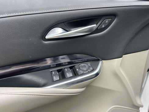 Certified 2023 Cadillac XT4 Luxury w/ Cold Weather Package image 9