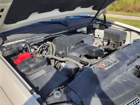 Used 2012 Cadillac Escalade Luxury image 21