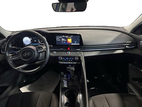 Used 2024 Hyundai Elantra SEL w/ Convenience Package FWD image 16