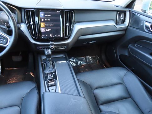 Used 2019 Volvo XC60 T6 Momentum w/ Multimedia Package AWD/4WD image 12