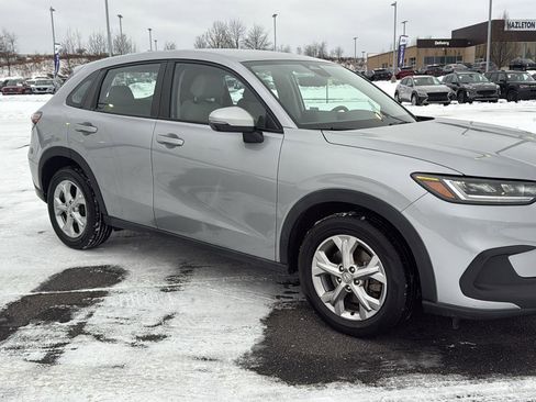 Used 2023 Honda HR-V LX image 2