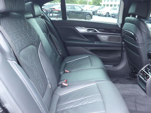 Used 2022 BMW 750Li xDrive AWD/4WD image 18