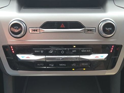 Used 2023 Ford Explorer XLT image 34