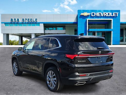 Used 2025 Buick Enclave Preferred image 3