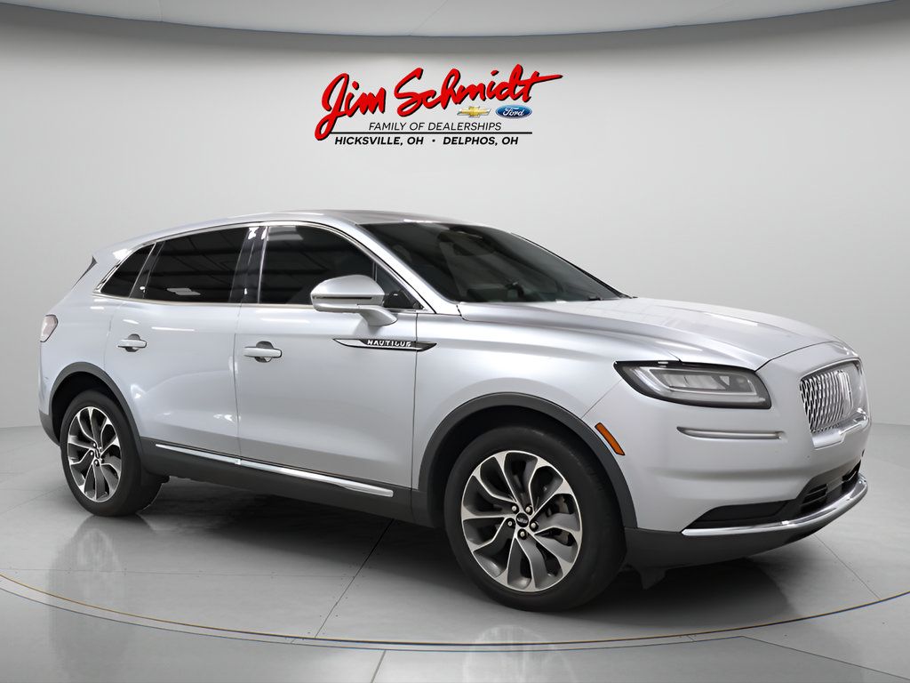 Used 2023 Lincoln Nautilus Reserve AWD/4WD image 2