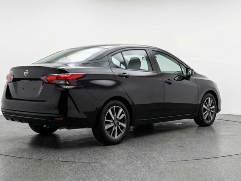 Used 2025 Nissan Versa SV image 9