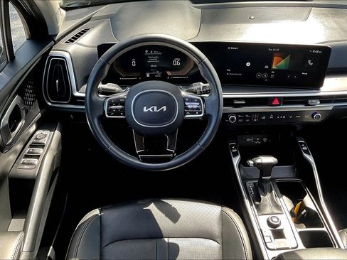 Used 2024 Kia Sorento S image 8