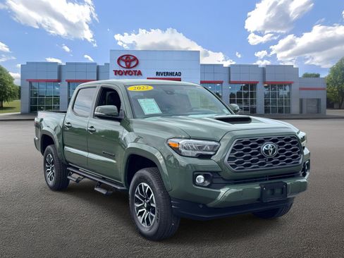 Certified 2022 Toyota Tacoma TRD Sport w/ TRD Premium Sport Package AWD/4WD image 2
