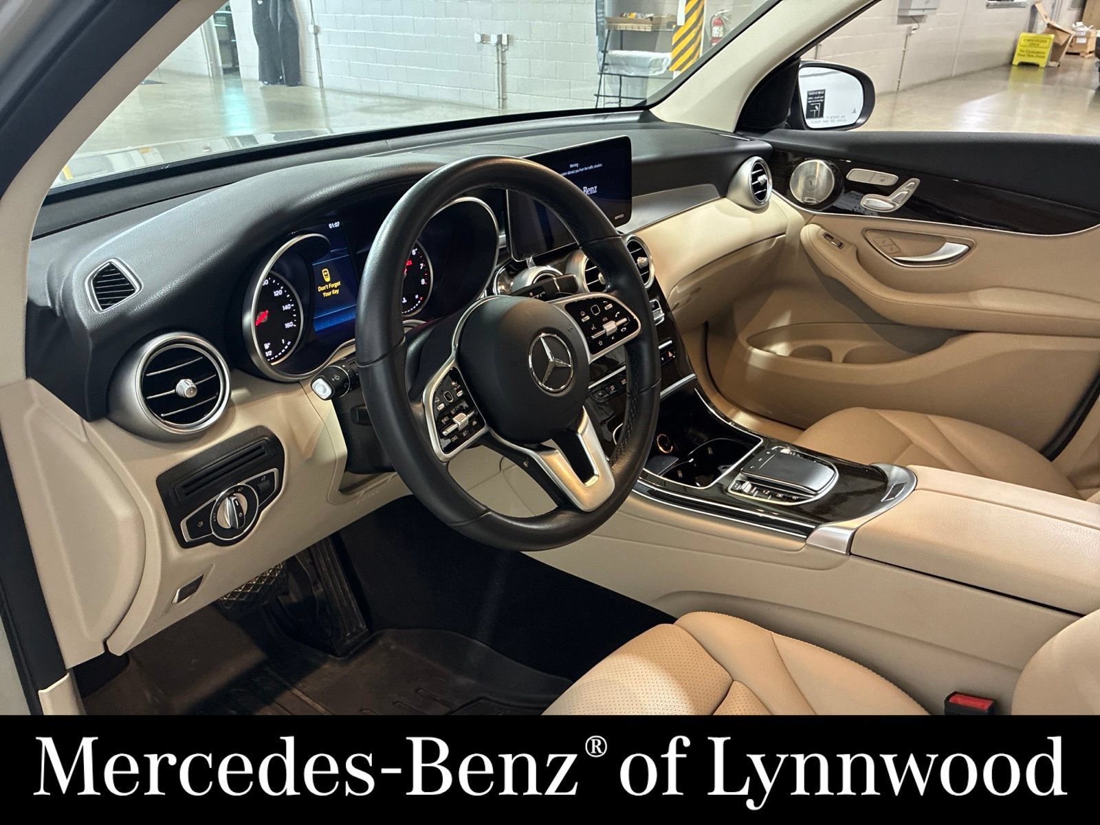 Used 2021 Mercedes-Benz GLC 300 4MATIC image 4
