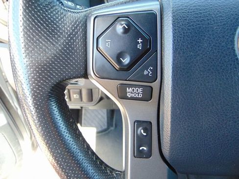 Used 2018 Toyota Tacoma TRD Sport AWD/4WD image 18