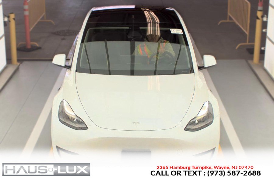Used 2024 Tesla Model Y Long Range AWD/4WD image 2
