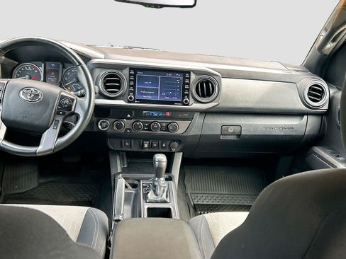 Used 2022 Toyota Tacoma TRD Off-Road AWD/4WD image 18