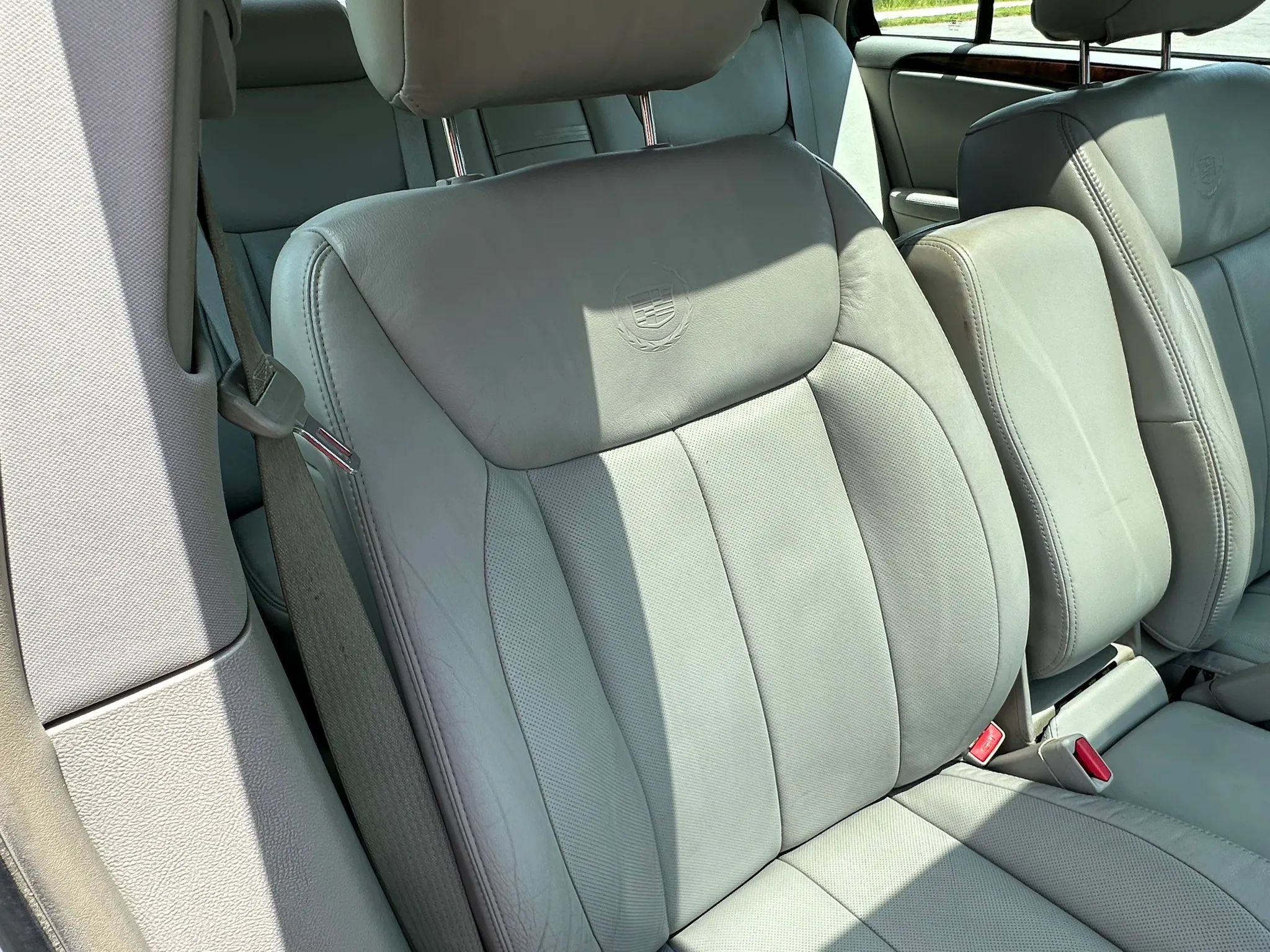 Used 2010 Cadillac DTS Luxury FWD image 22