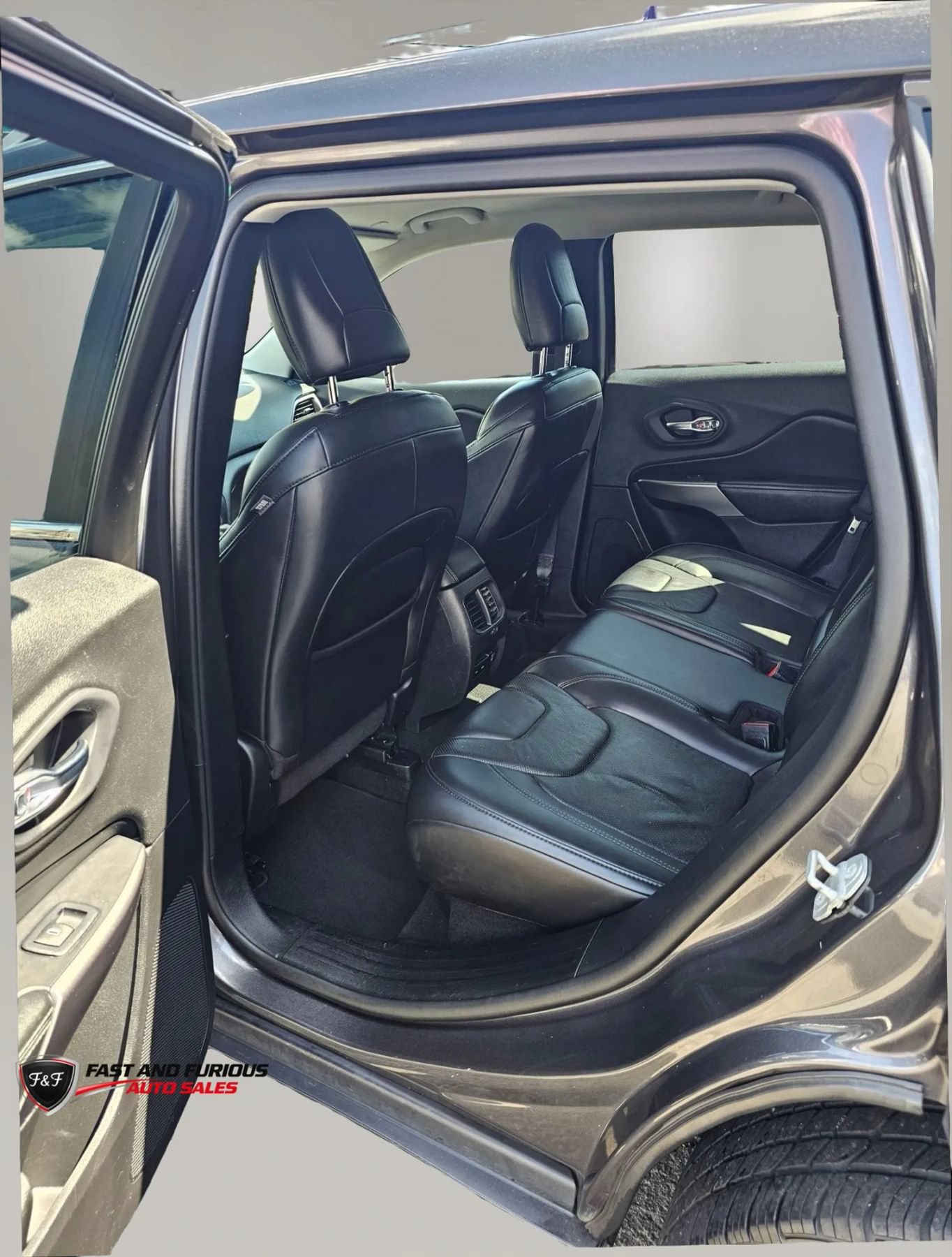 Used 2020 Jeep Cherokee Latitude Lux w/ Comfort/Convenience Group AWD/4WD image 7