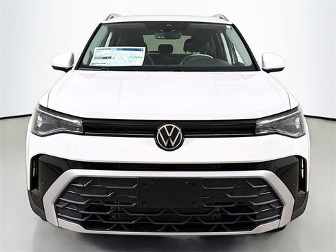 New 2025 Volkswagen Taos SE image 2