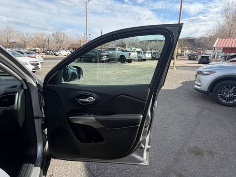 Used 2020 Jeep Cherokee Latitude Plus w/ Cold Weather Group image 23