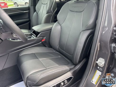 Used 2025 Jeep Grand Cherokee Overland w/ Adv Protech Group III AWD/4WD image 60